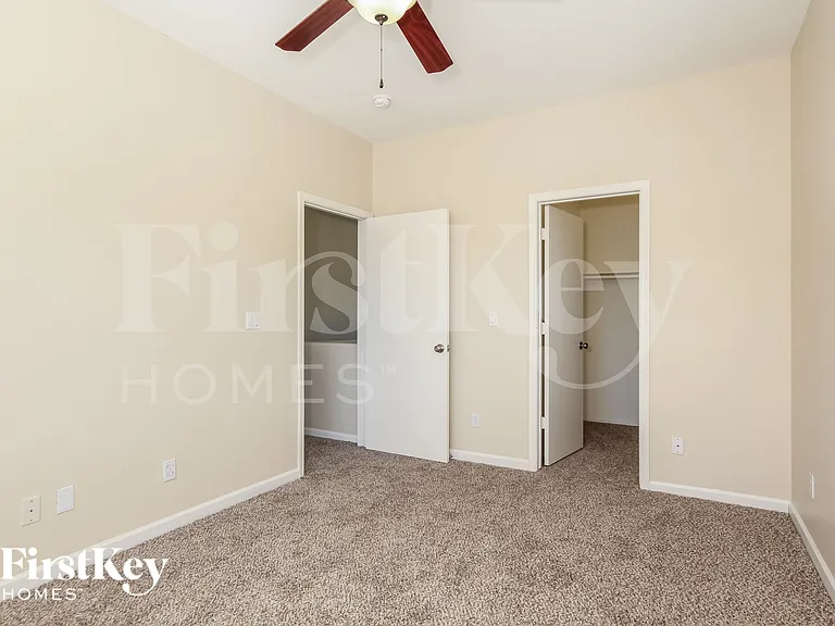 22022 N 29th Dr — Photo 9