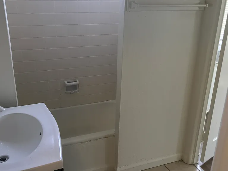 1340 N Linden Ave #7 — Photo 8
