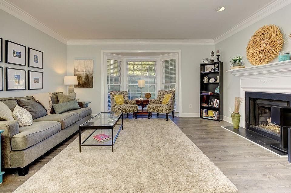 1st image of 27 Mount Vernon Cir