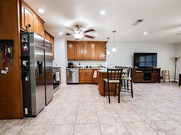 3rd image of 318 23rd St