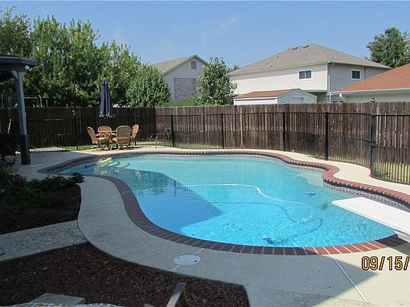 3rd image of 219 Menlo Park Dr