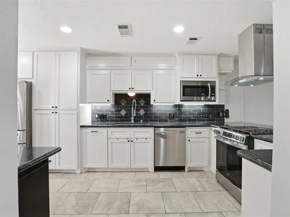 18024 Starboard Dr, Houston, TX 77058