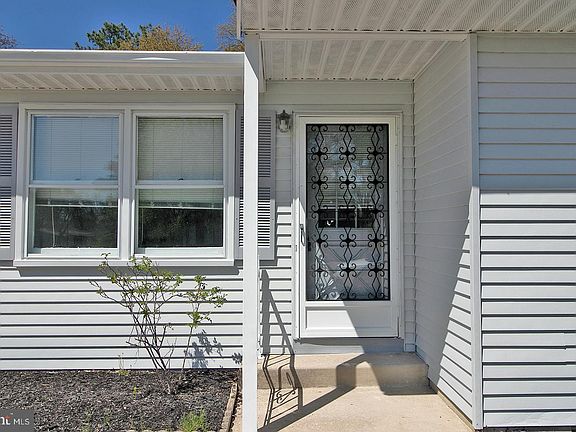 4th image of 104 Falmouth Ave #73
