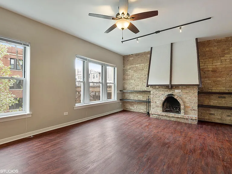 959 W Oakdale Ave #2E — Photo 2