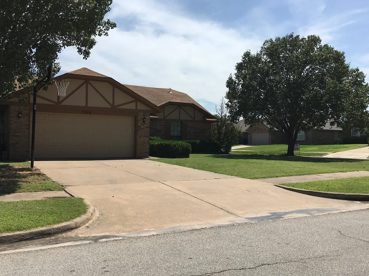 3 bed, 1500 sqft, $1,595 — Photo 2