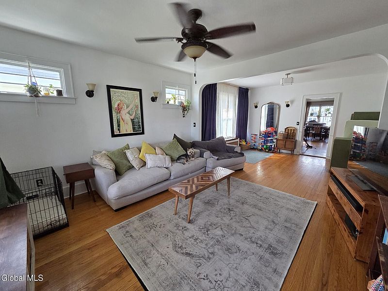 3rd image of 1522 Schuyler Street