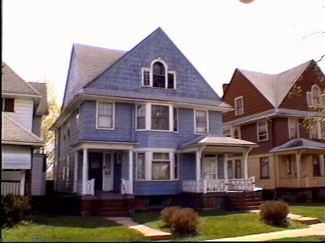 216 Kenwood Ave photo 1