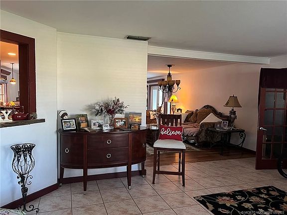 5th image of 335 SE Naranja Ave