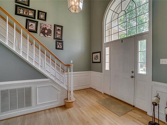 3rd image of 9198 Stephens Manor Dr