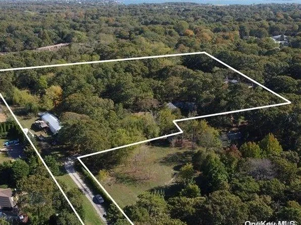 10 Hollow Lane, Westhampton, NY 11977