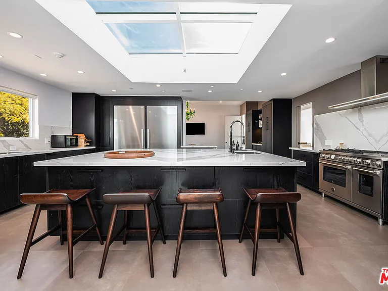 580 Chalette Dr — Photo 23