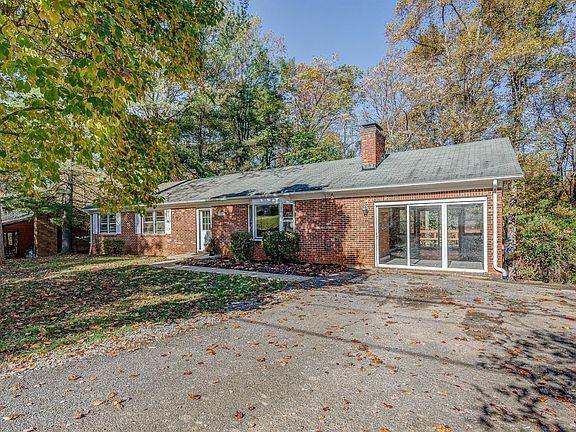 2nd image of 558 Jefferson Dr