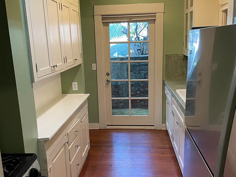 846 Laguna Ave — Photo 8