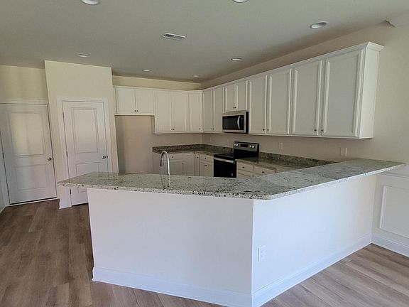 3rd image of 101 Parker Ln