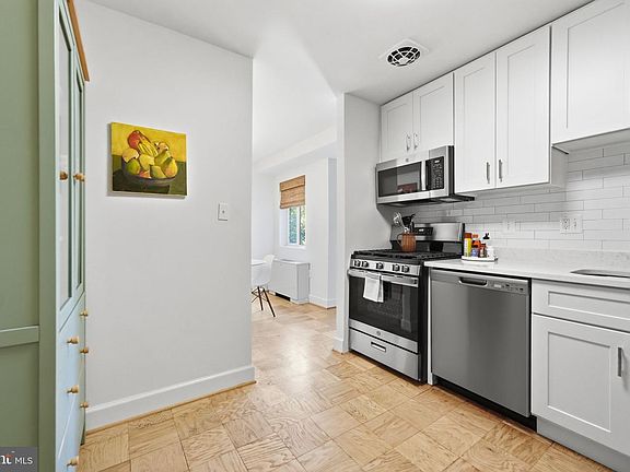2nd image of 200 N Maple Ave APT 500