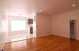 5th image of 417 E Arbor Vitae St