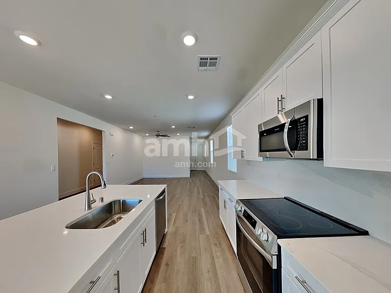 826 English Primrose St — Photo 4