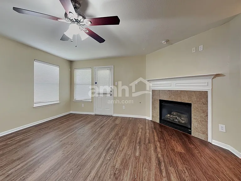 8102 Sweetstone Bluff Ln — Photo 10