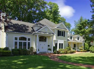 29 Dorchester Dr, Manhasset, NY 11030