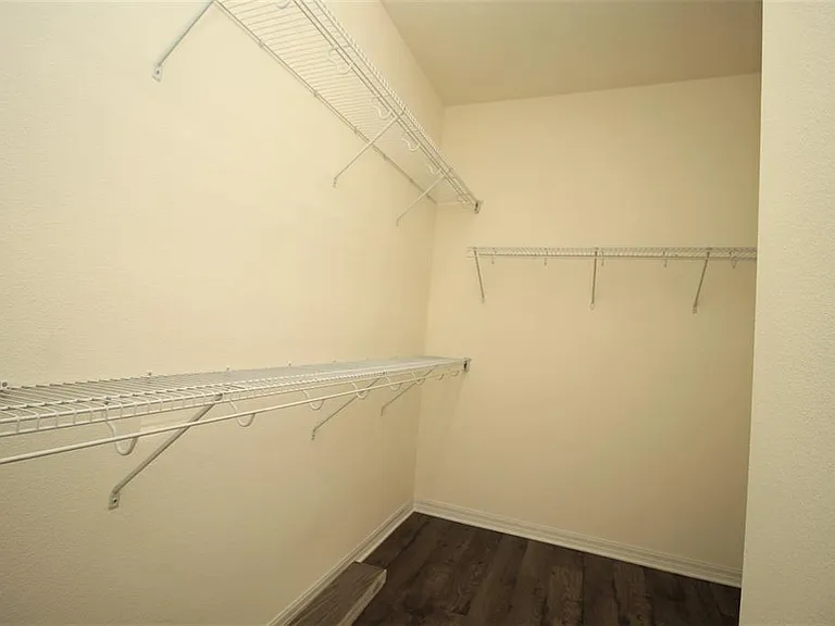 1050 Nathan Ridge Rd — Photo 4