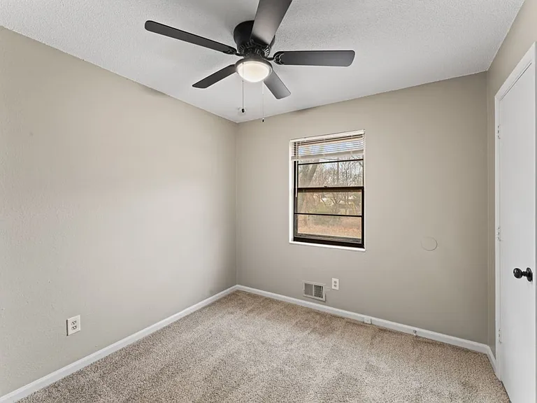 1100 SW Kingscross Rd — Photo 26