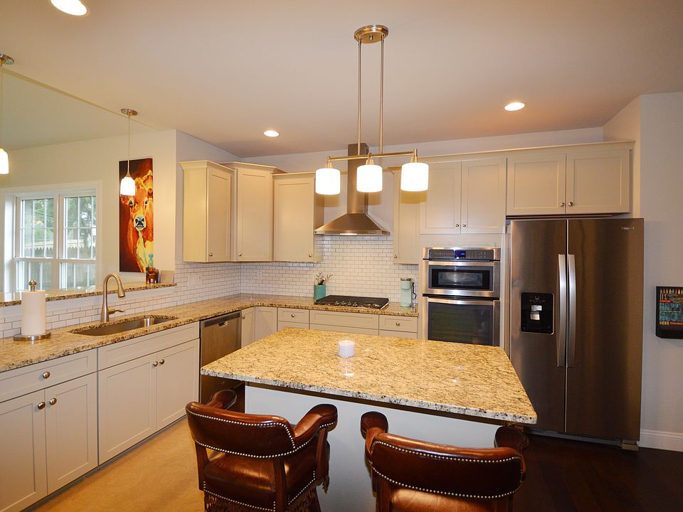 2nd image of 5A Garden Cir