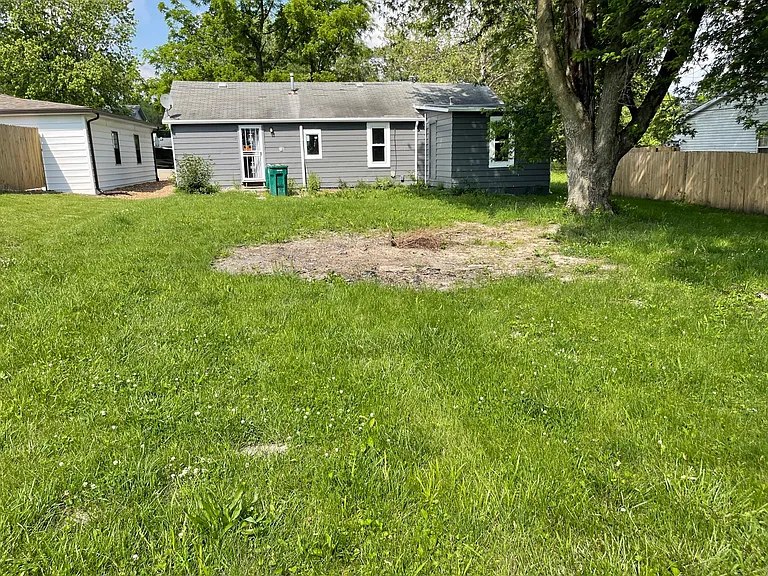 1734 Doris Ave — Photo 11