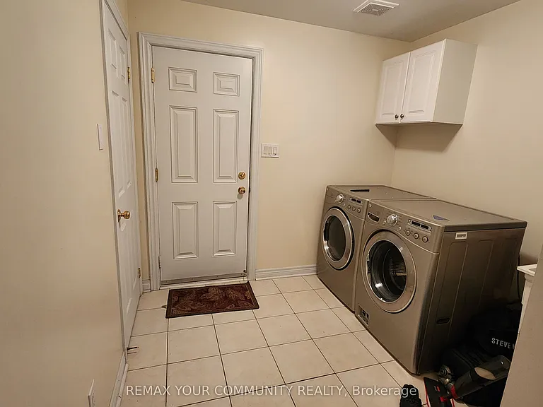 3 Prince Of Wales Dr — Photo 25