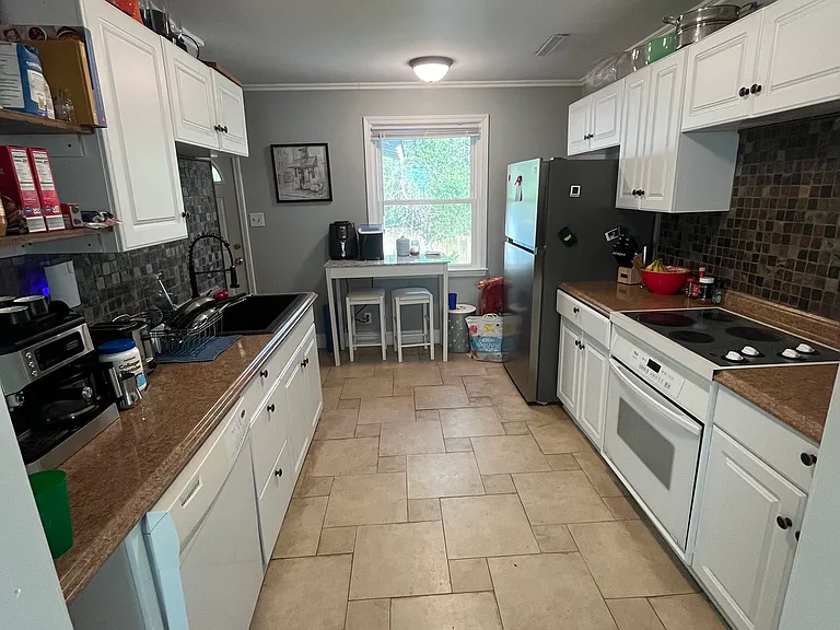 3420 Sargeant Dr — Photo 10