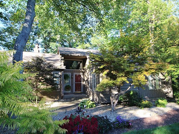 3rd image of 3579 Tricklewood Dr SE