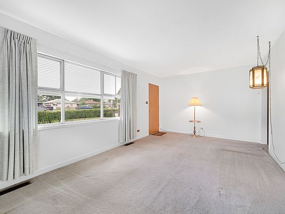 3rd image of 1387 Burnham Ave