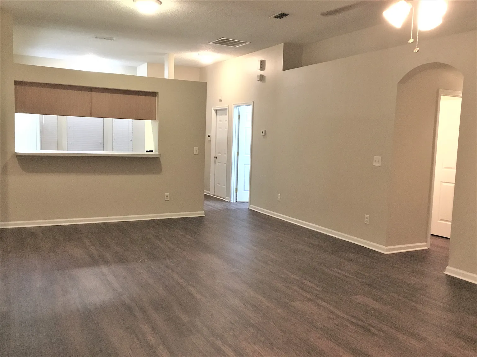 3 bed, 2.0 bath, 1354 sqft, $2,045 — Photo 3