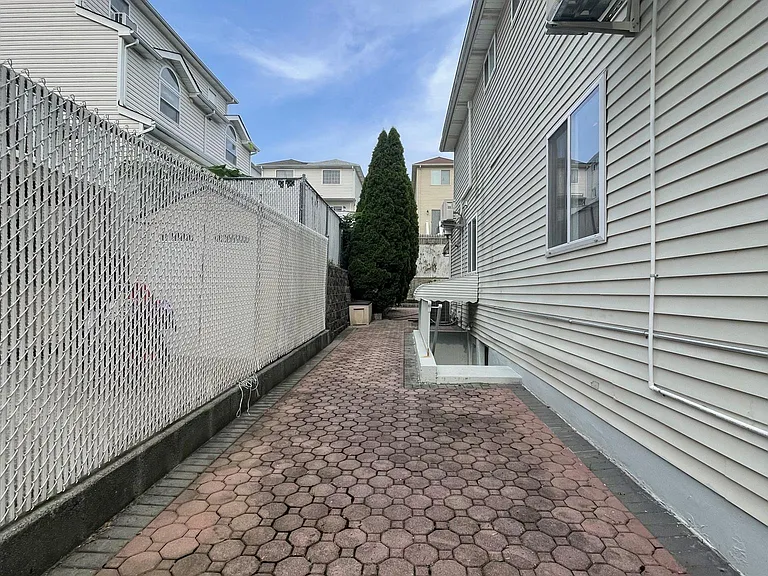 77 Graves St — Photo 22