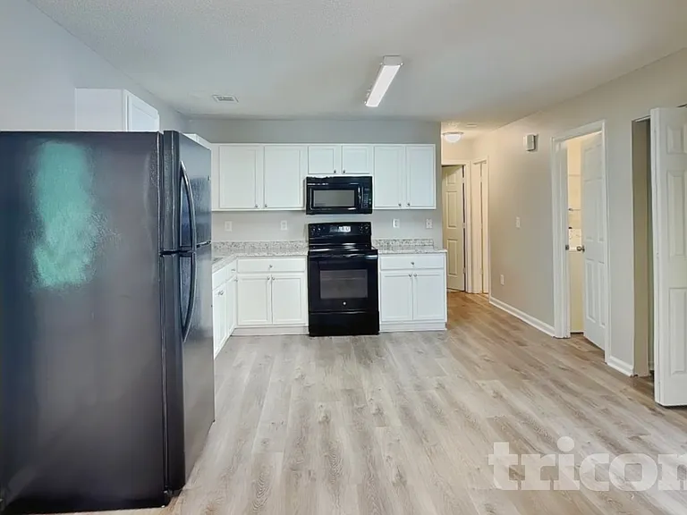 1104 Saint Phillips Ct — Photo 4