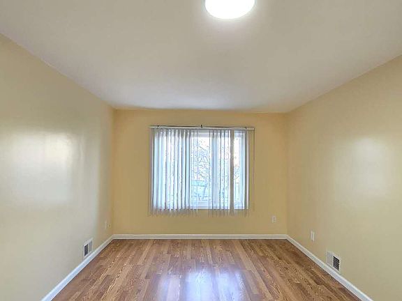 5th image of 26 Amber St #1
