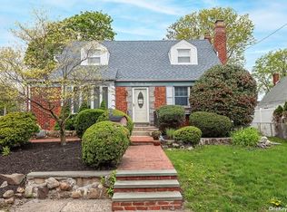 127 Atlantic Ave, Carle Place, NY 11514