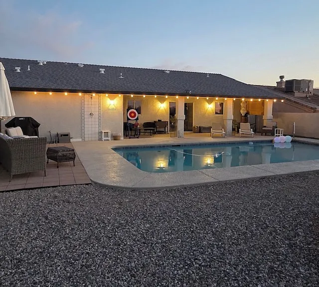 2811 Oakridge Dr — Photo 32