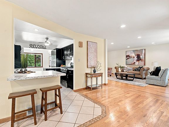 5th image of 2878 Witzel Ave