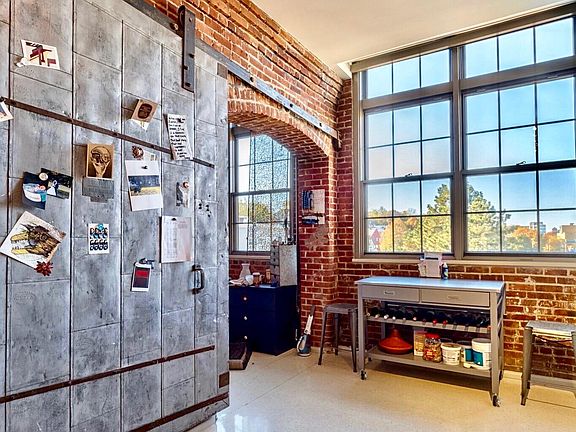 5th image of 265 Medford St #404