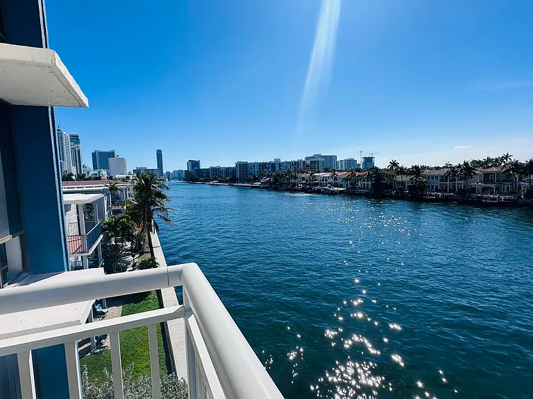 1600 S Ocean Dr #4A — Photo 4
