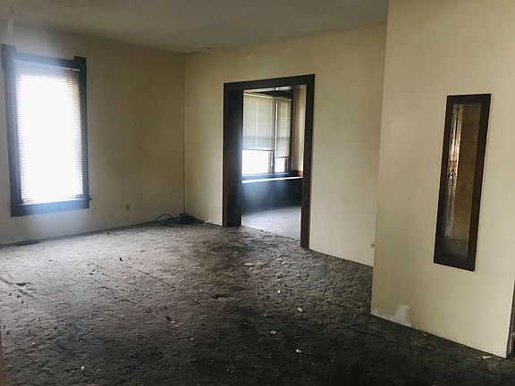 5th image of 279 Pearl St