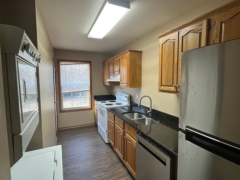612 E 8th St #1 — Photo 4