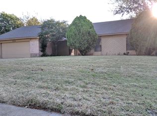 2516 Valley Brook Dr, Edmond, OK 73034