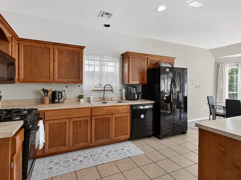 1004 S 75th St — Photo 12