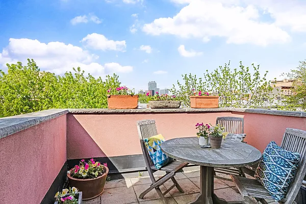 Sold by Compass | media 8