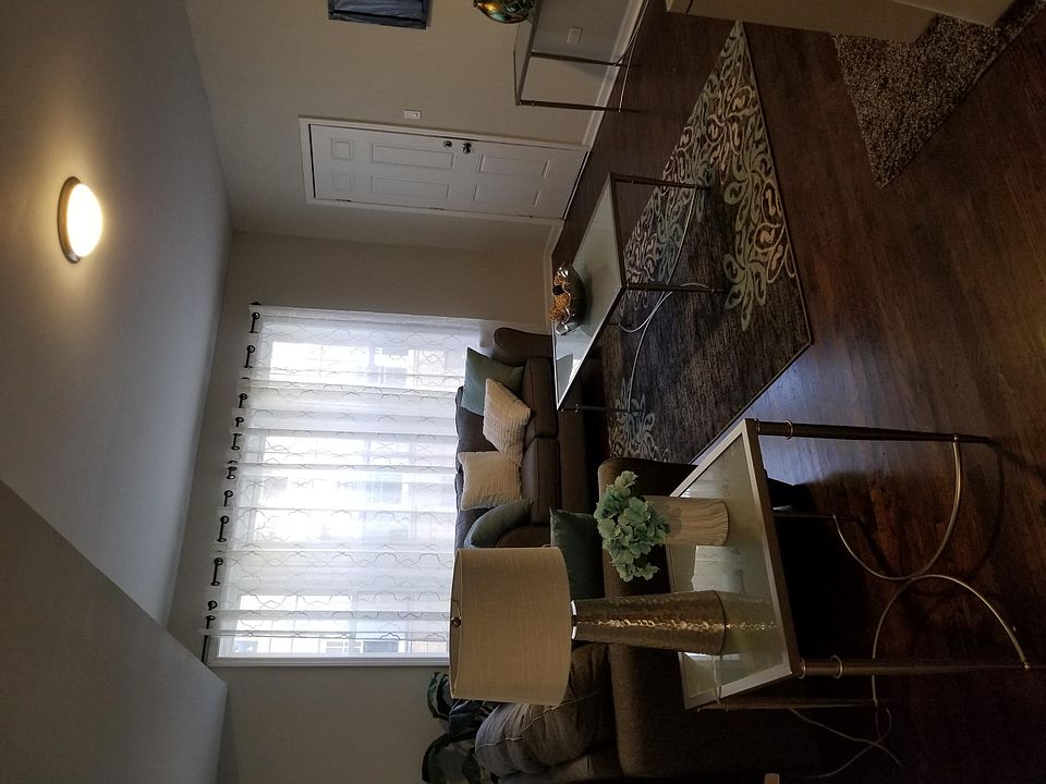 1st image of 4618 S Lake Park Ave APT 2E