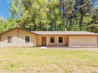 2882 Parkwood Rd, Snellville, GA 30039