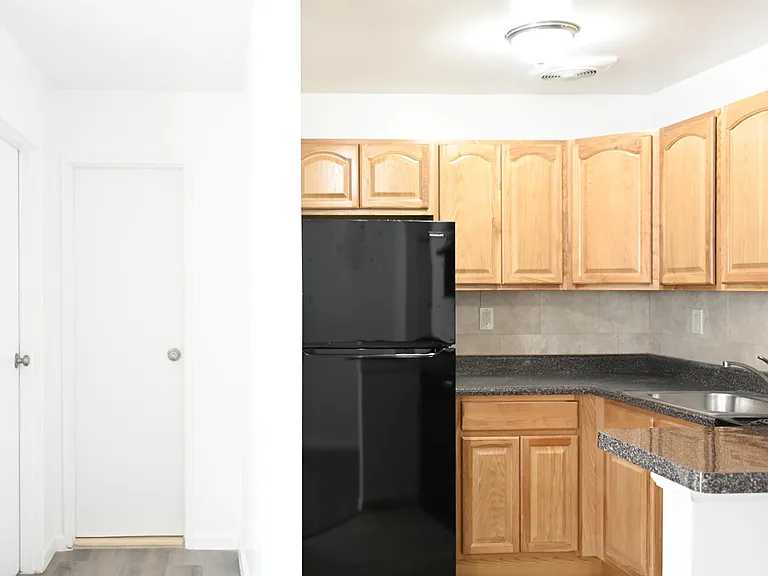 140 Washington St — Photo 6
