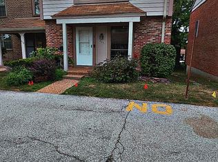 217 Carmel Woods Dr, Ballwin, MO 63021