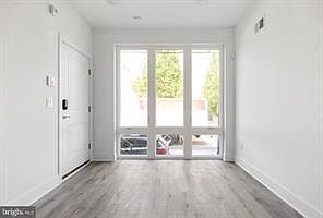 2nd image of 2032 E Susquehanna Ave